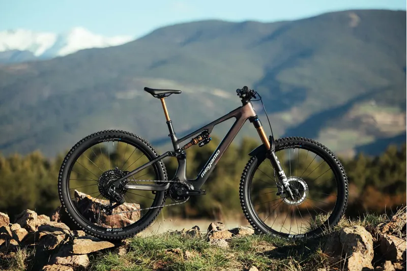 MEGAMO REASON CRB 03 IN GRANET 2027-2